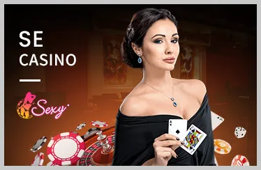 Bàn chơi Poker với chip và bài